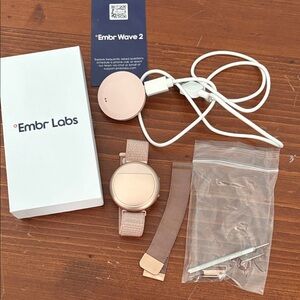 Wave 2 Rose Gold Wearable includes two bands